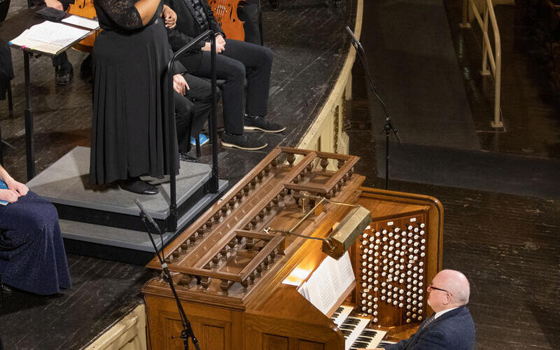 Dr. Martin Jean playing "Come All Ye Faithful" on the Newberry Organ in Woolsey Hall