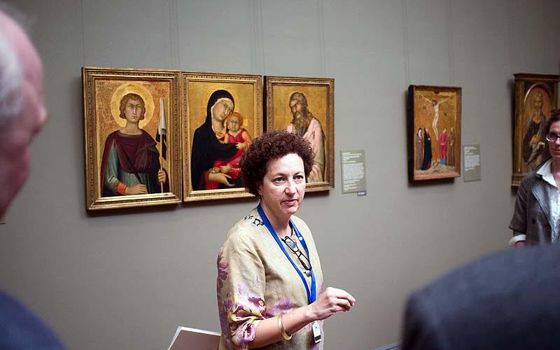 Tour guide at the Met (Vasileios Marinis)