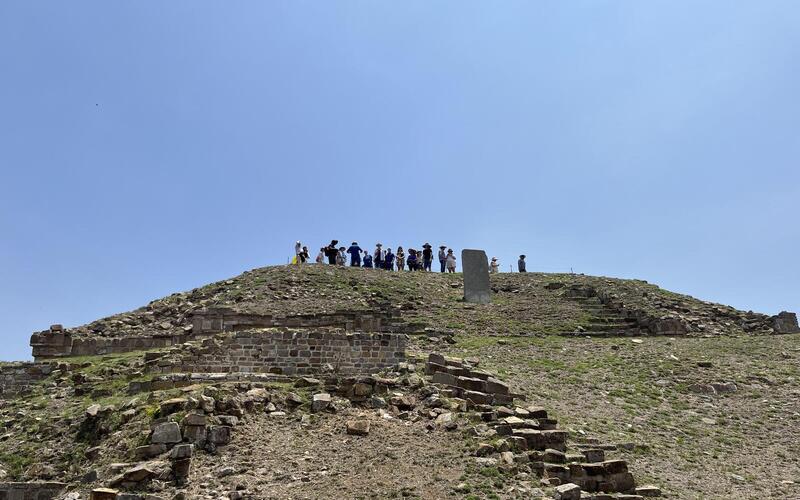 ISM students and faculty at the top of Monte Albán