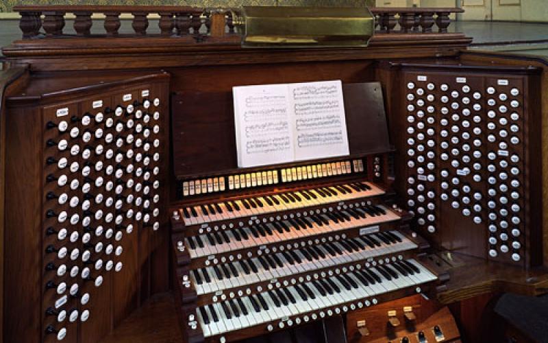 Newberry Memorial Organ in Woolsey Hall - console