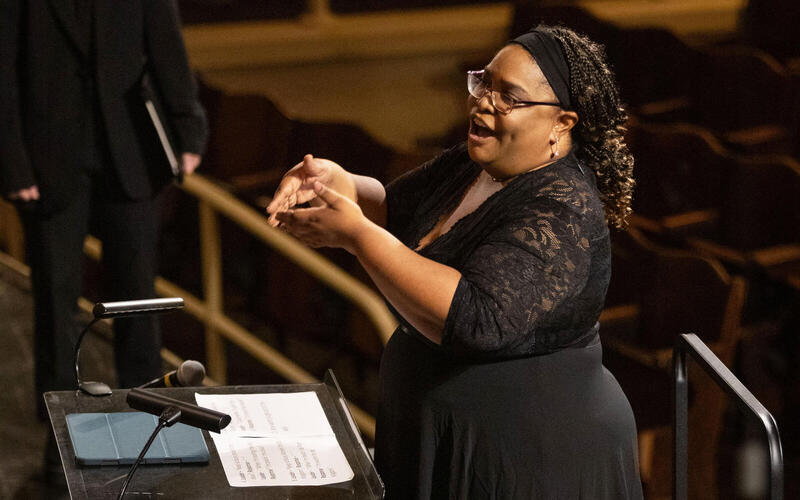 Felicia Barber conducting in Woolsey Hall