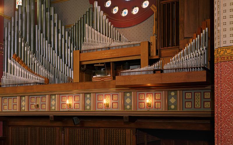 the Holtkamp organ in Battell Chapel.