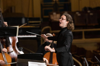 Michael Lukin conducting Yale Camerata