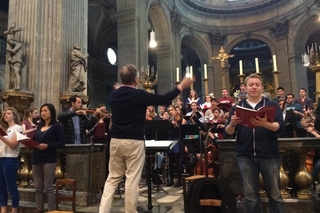 David Hill rehearses Schola and Juilliard415 at the Church of St. Sulpice, Paris