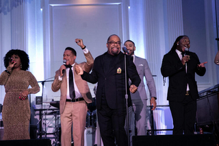 Kurt Carr performing