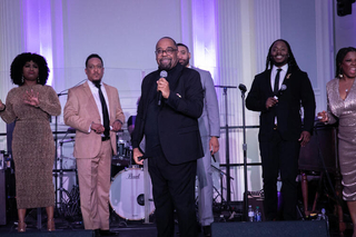 Kurt Carr singing