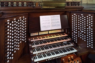 Newberry Memorial Organ in Woolsey Hall - console