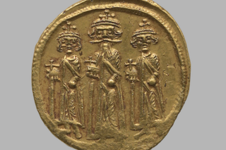 Solidus of Emperor Herakleios, Constantinople, 7th century, Yale University Art Gallery