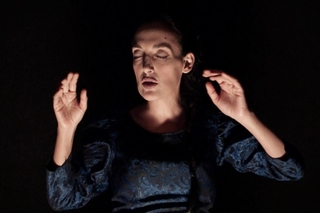 Victoria Hanna performing