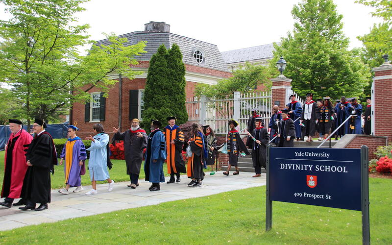 Procession of graduation patricipants